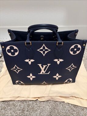 Louis Vuitton Navy and Cream Monogram Onthego MM Tote